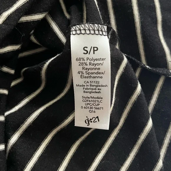 Halter Turtle-Neck - Picture 2 of 2